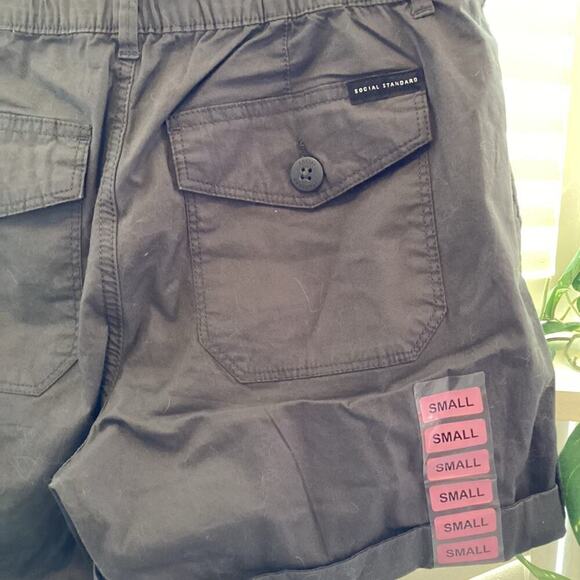 SOCIAL STANDARD BY SANCTUARY NEW ARMY GREEN SHORT SIZE SMALL 1212 - Picture 5 of 6